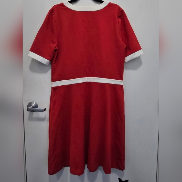 Elegant Red and White Dress - Picture 3 of 7